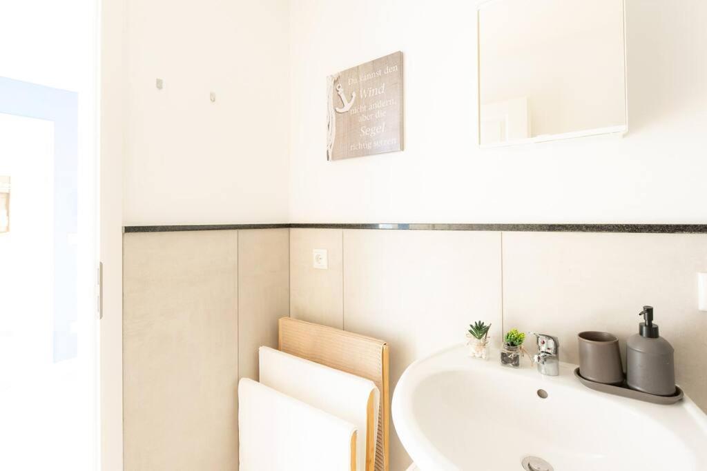 - Sea Apartment Duisburg Center & Parking Spaces & Kingsize Bett - Central Station Hbf - Extérieur photo